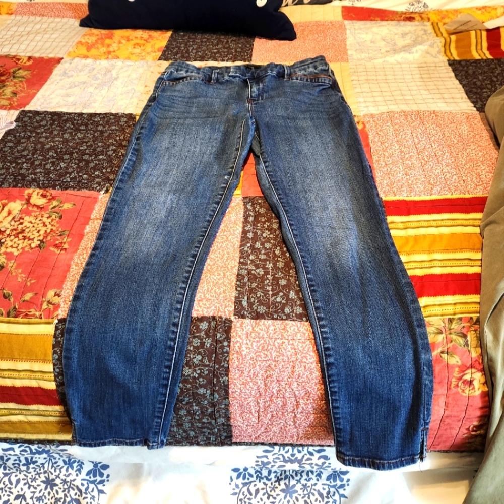 White House Black Market size 6 Capri jeans